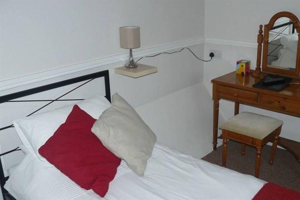 The Shrubbery Hotel Shepton Mallet Bagian luar foto